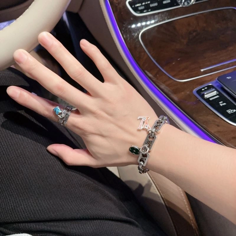 Affordable Louis Vuitton Bracelets 251140