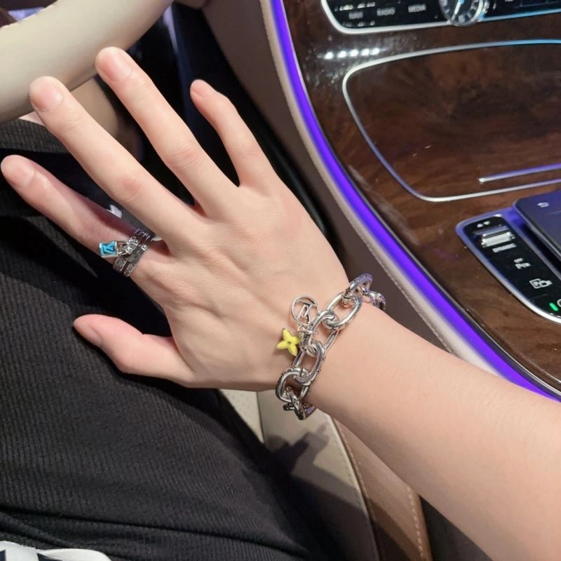 TimelessDesign Louis Vuitton Bracelets 251133