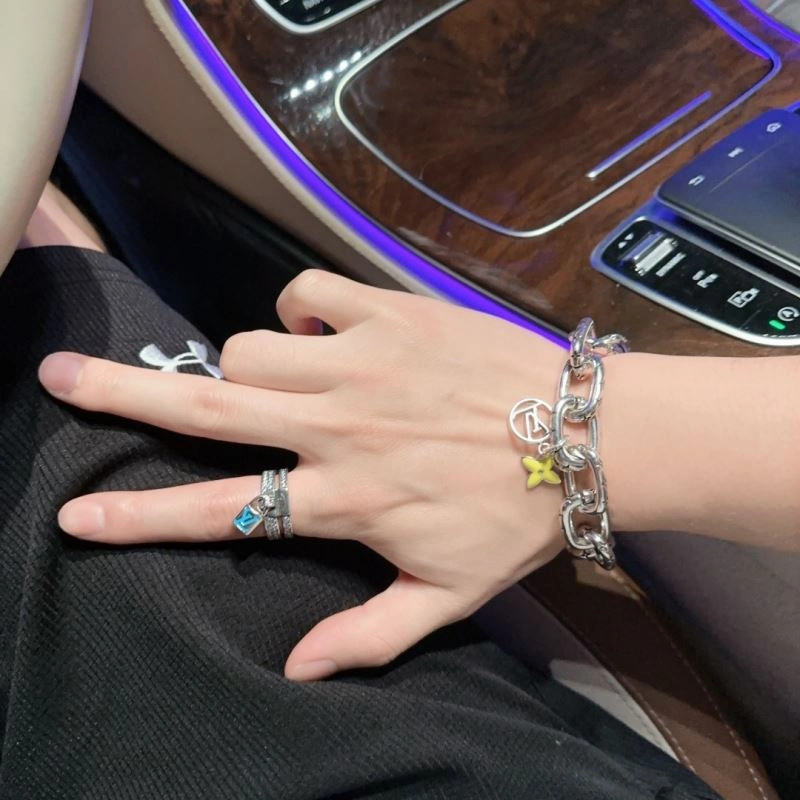 TimelessDesign Louis Vuitton Bracelets 251133