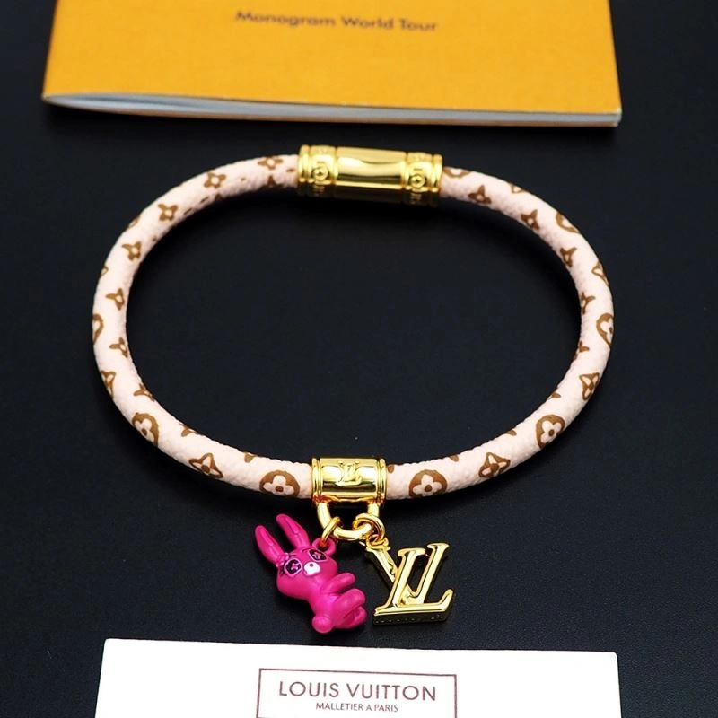 EyeCatching Louis Vuitton Bracelets 251111