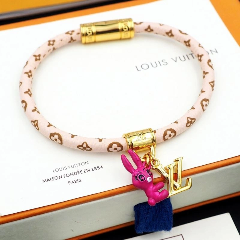 EyeCatching Louis Vuitton Bracelets 251111