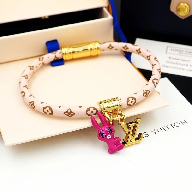 EyeCatching Louis Vuitton Bracelets 251111