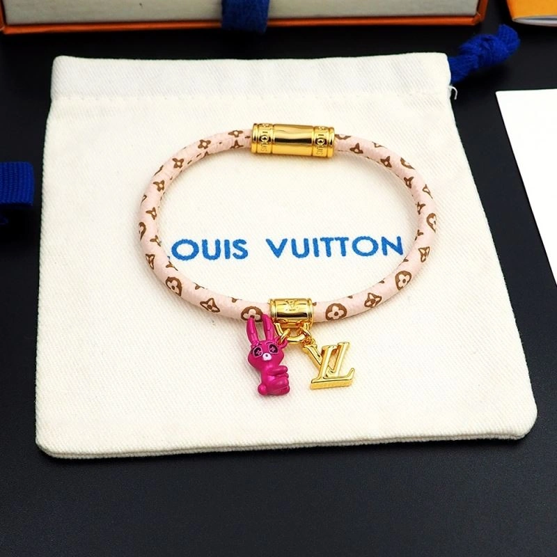 EyeCatching Louis Vuitton Bracelets 251111