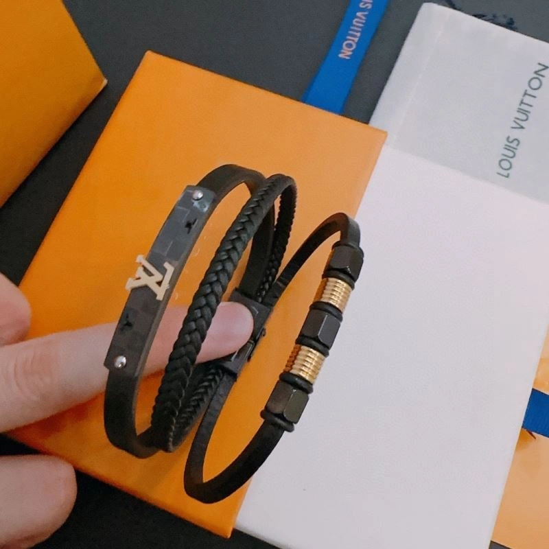 Stylish Louis Vuitton Bracelets 251107