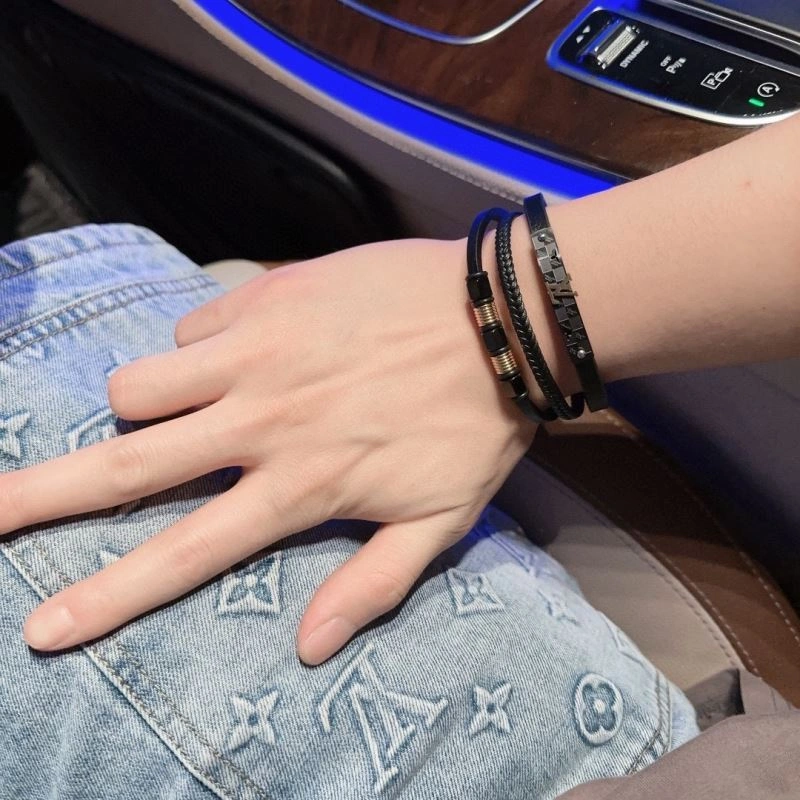 Stylish Louis Vuitton Bracelets 251107