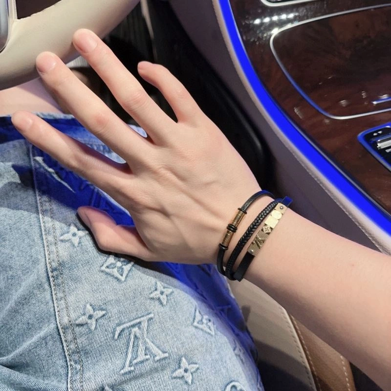 Louis Vuitton Bracelets Chic 251105