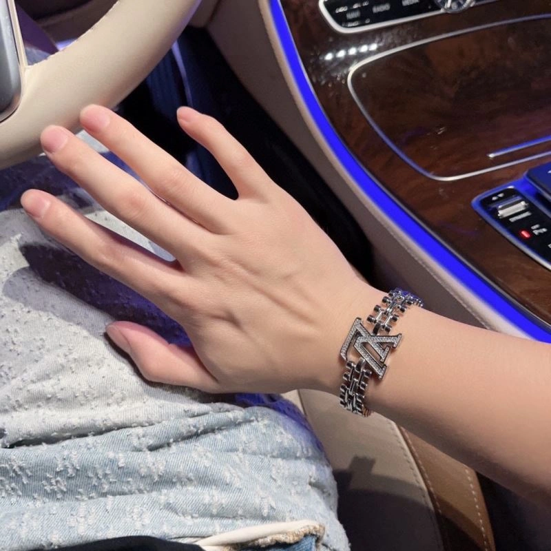 Louis Vuitton Bracelets Breathable 250981