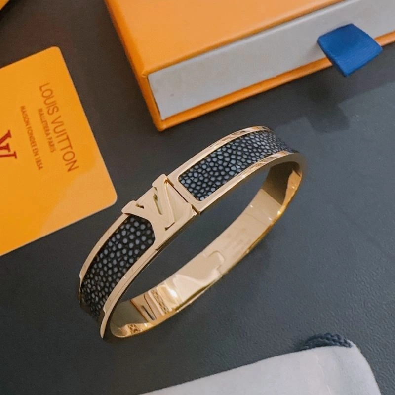 SoftTouch Louis Vuitton Bracelets 250945