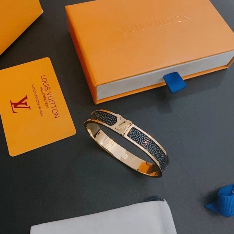 SoftTouch Louis Vuitton Bracelets 250945