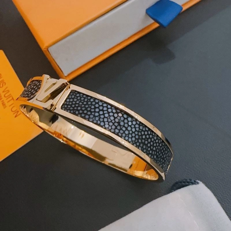 SoftTouch Louis Vuitton Bracelets 250945