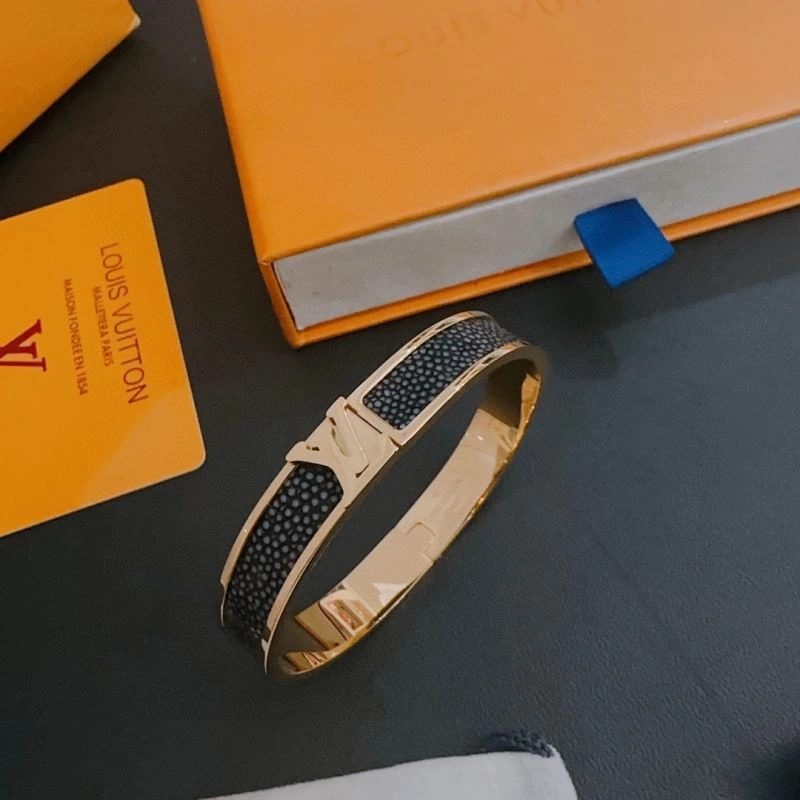 SoftTouch Louis Vuitton Bracelets 250945