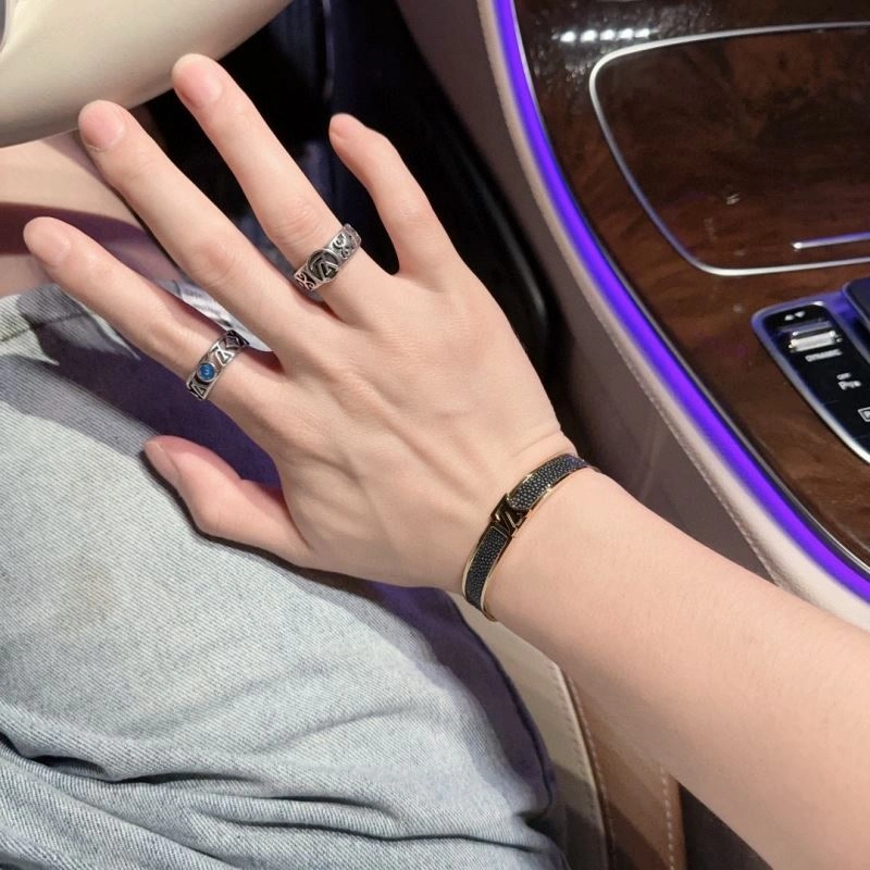 SoftTouch Louis Vuitton Bracelets 250945
