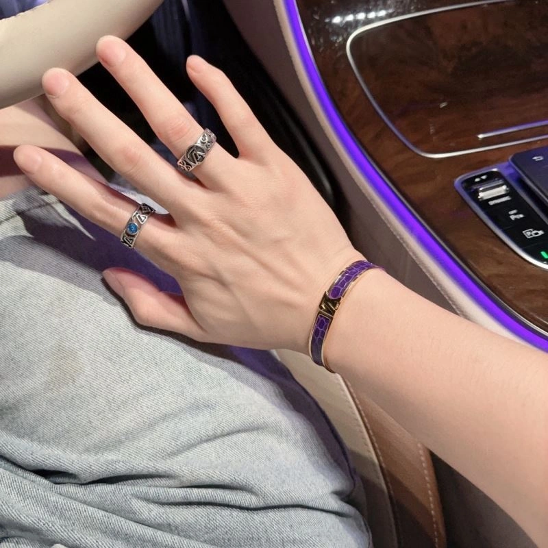 Louis Vuitton Bracelets SmartChoice 250952