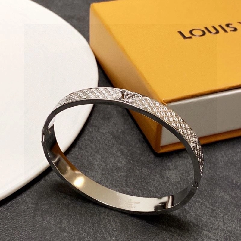 StreetReady Louis Vuitton Bracelets 250971