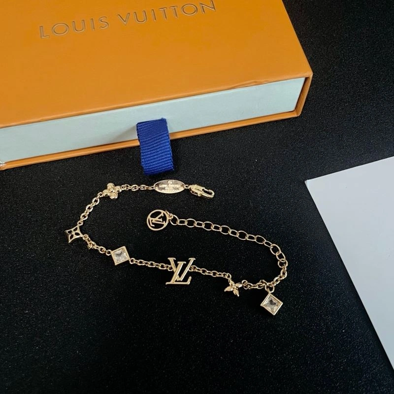 MoistureWicking Louis Vuitton Bracelets 250957