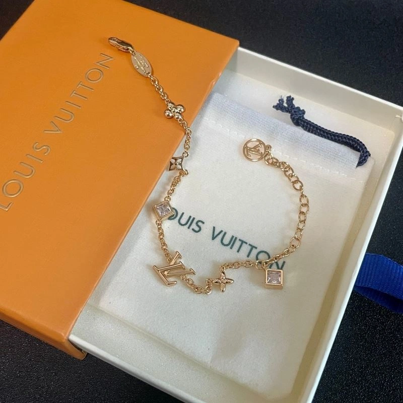 MoistureWicking Louis Vuitton Bracelets 250957