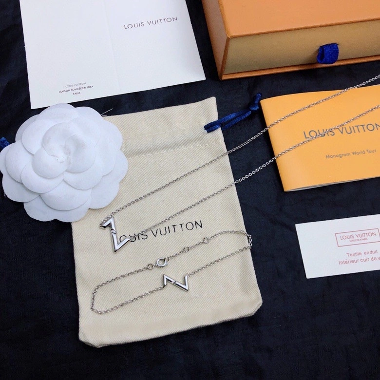 MultiPurpose Louis Vuitton Bracelets 250943