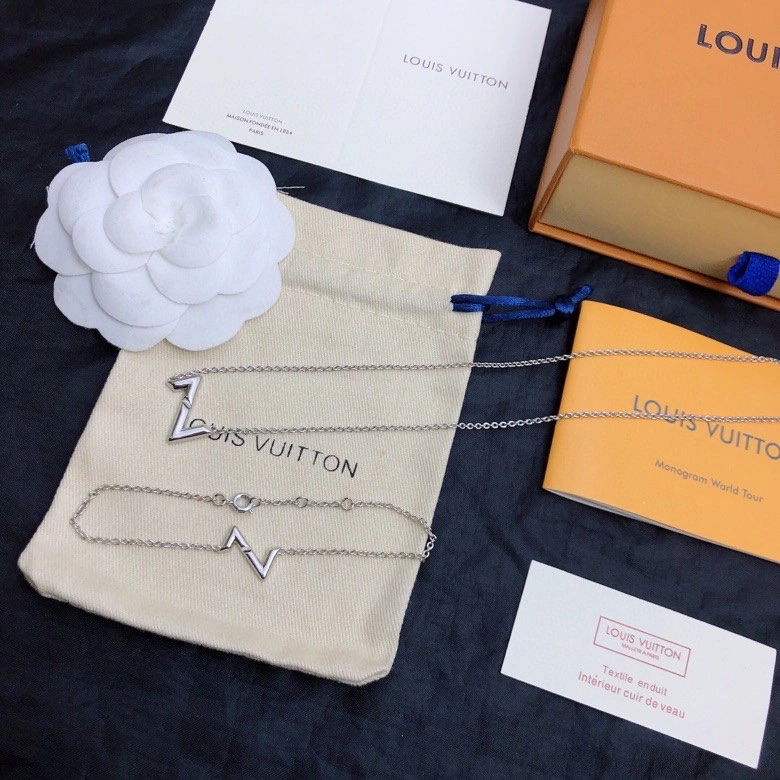 MultiPurpose Louis Vuitton Bracelets 250943