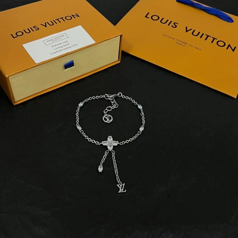 Elegant Louis Vuitton Bracelets 250942