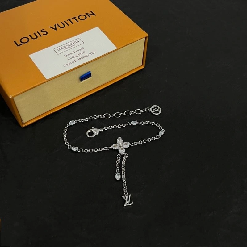 Elegant Louis Vuitton Bracelets 250942