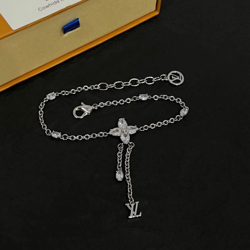 Elegant Louis Vuitton Bracelets 250942