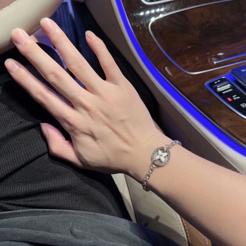 Louis Vuitton Bracelets SportInspired 250879