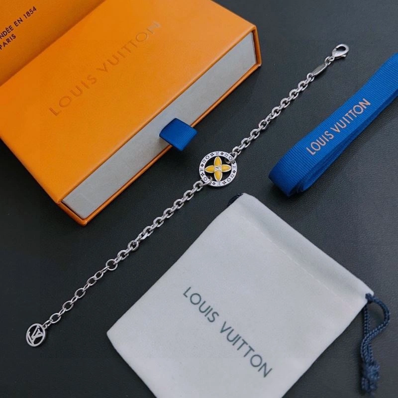 Effortless Louis Vuitton Bracelets 250870