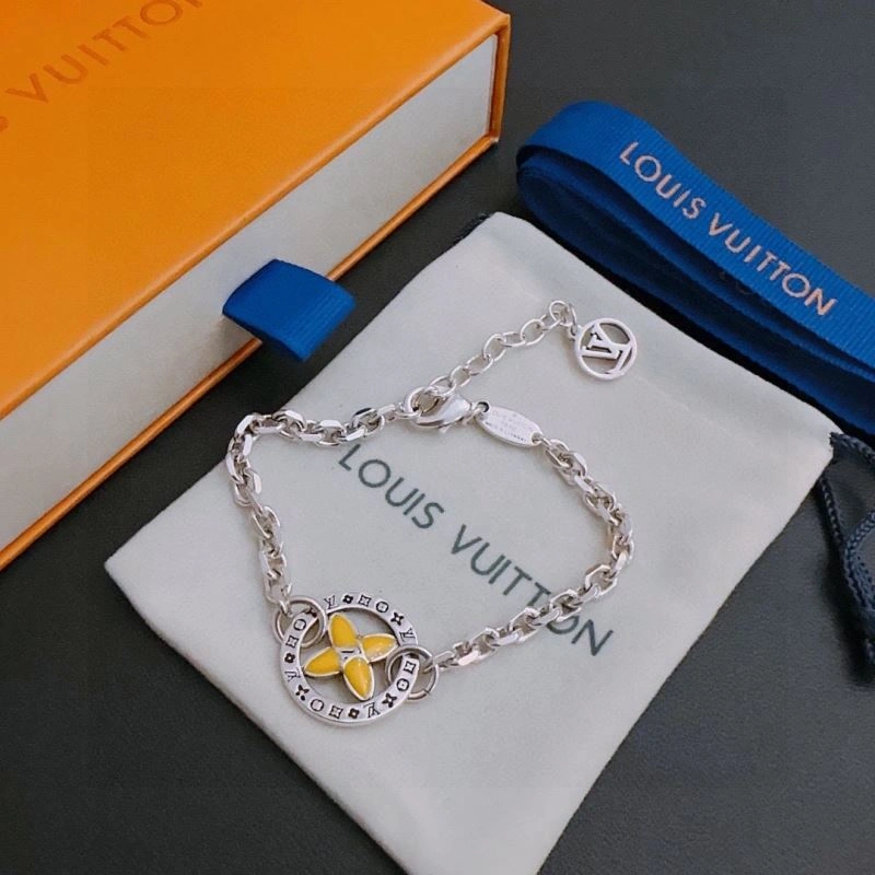 Effortless Louis Vuitton Bracelets 250870