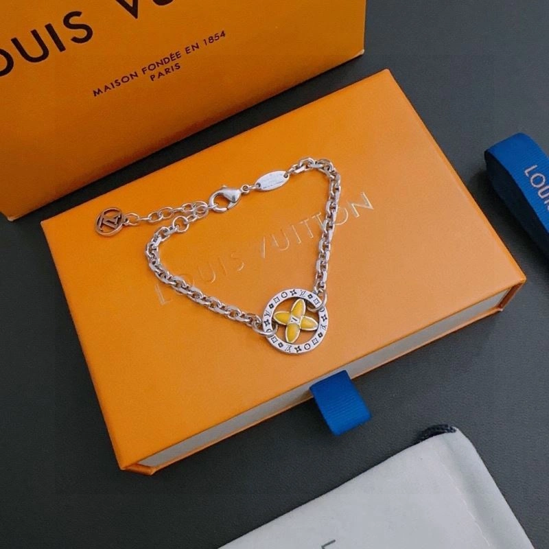 Effortless Louis Vuitton Bracelets 250870