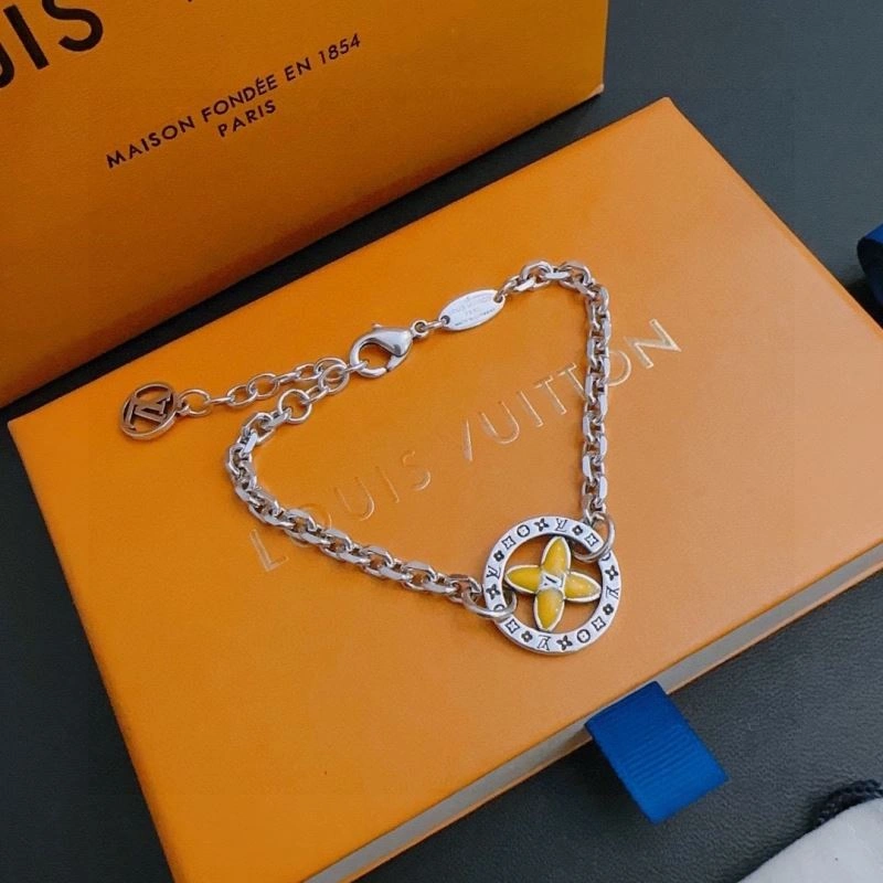 Effortless Louis Vuitton Bracelets 250870