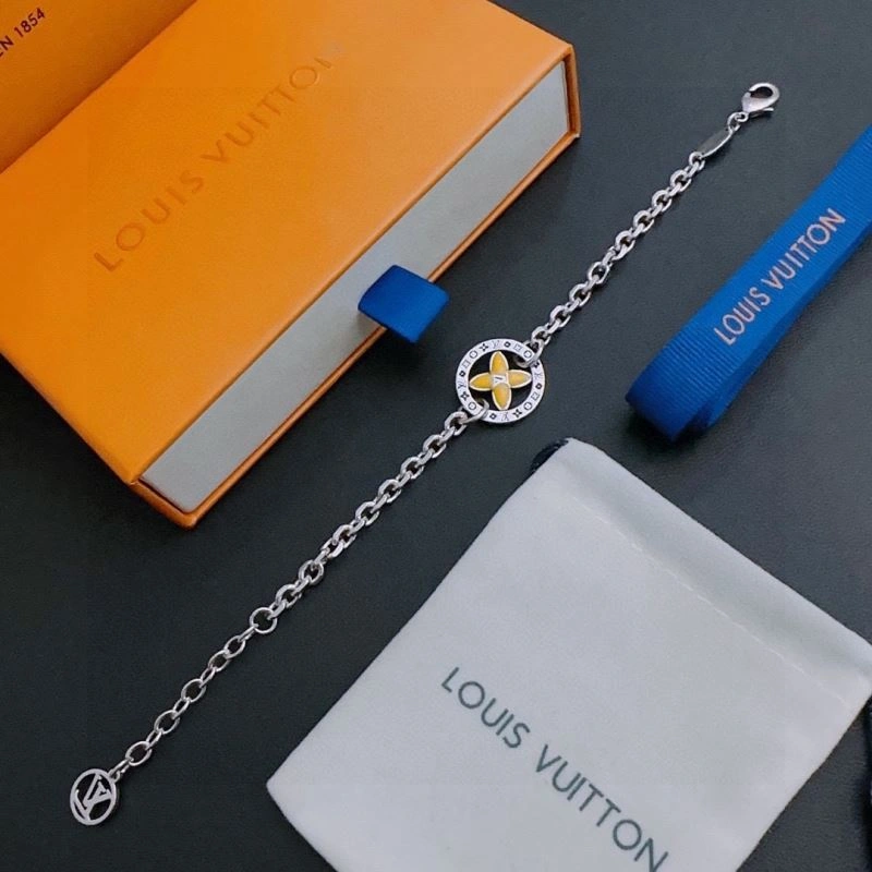 Effortless Louis Vuitton Bracelets 250870