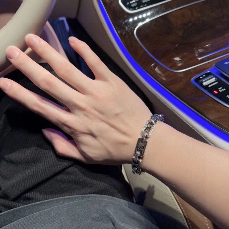 FlexibleFit Louis Vuitton Bracelets 250877