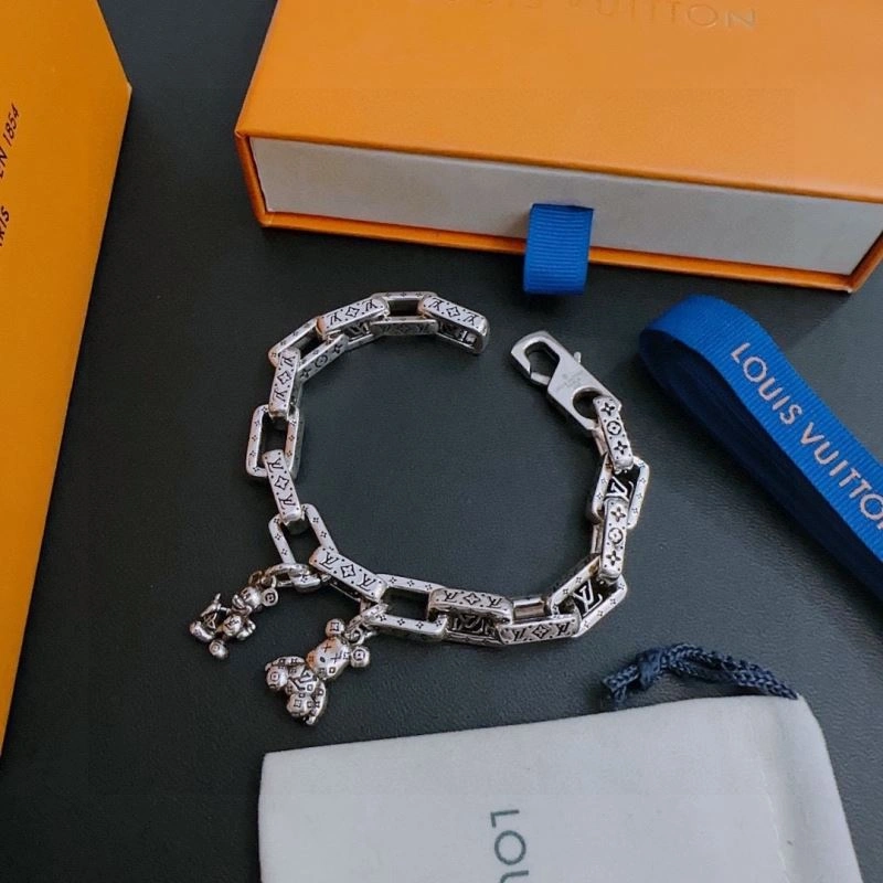 Louis Vuitton Bracelets Lightweight 250886