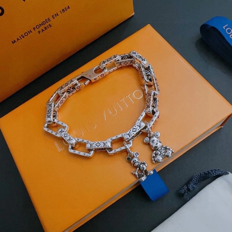 Louis Vuitton Bracelets Lightweight 250886