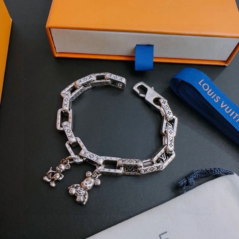 Louis Vuitton Bracelets Lightweight 250886