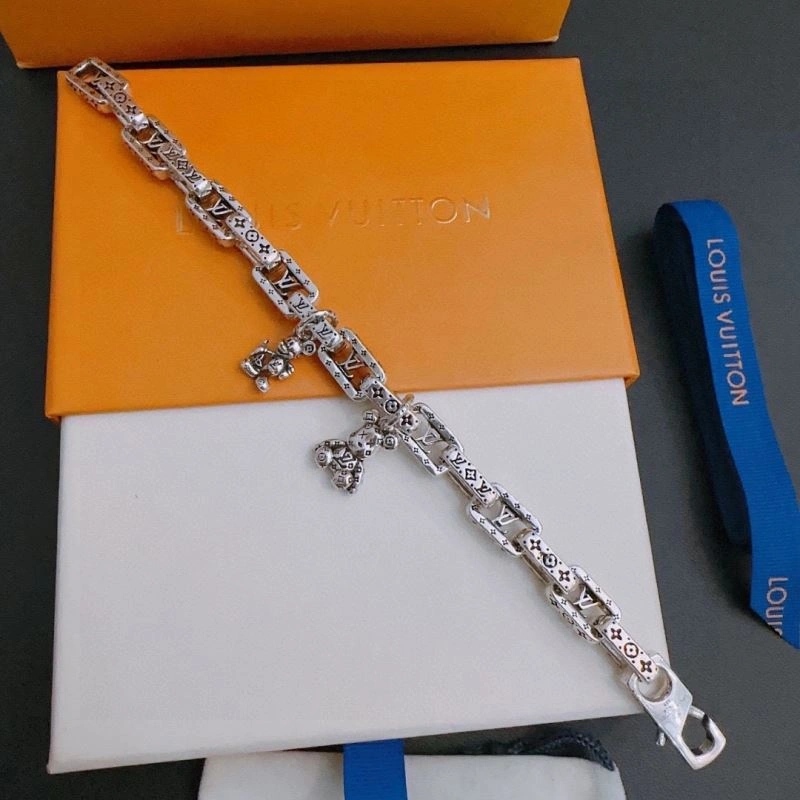 Louis Vuitton Bracelets Lightweight 250886