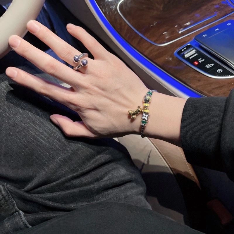 Louis Vuitton Bracelets Stretchable 250881