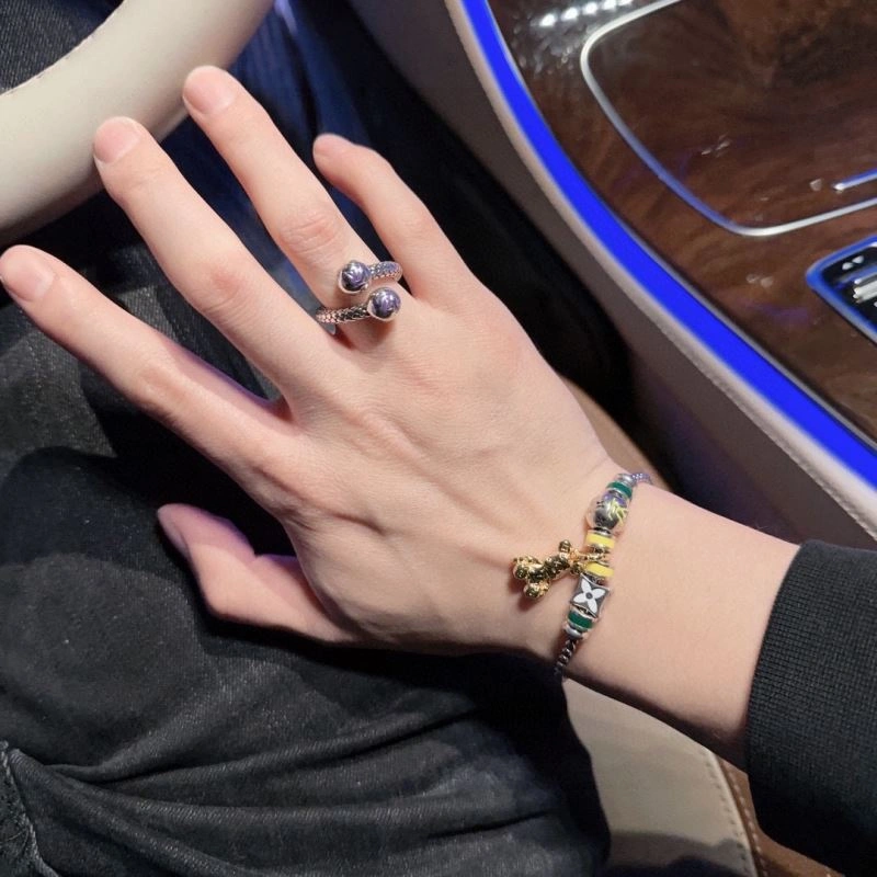 Louis Vuitton Bracelets Stretchable 250881