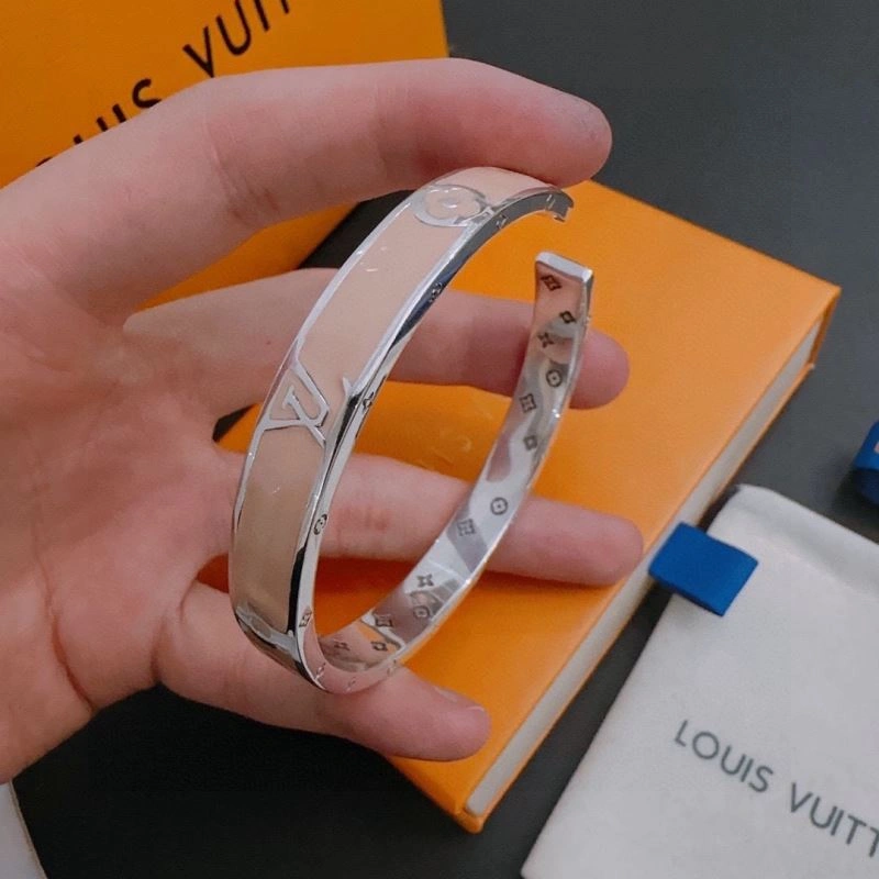 Louis Vuitton Bracelets Neat 250874