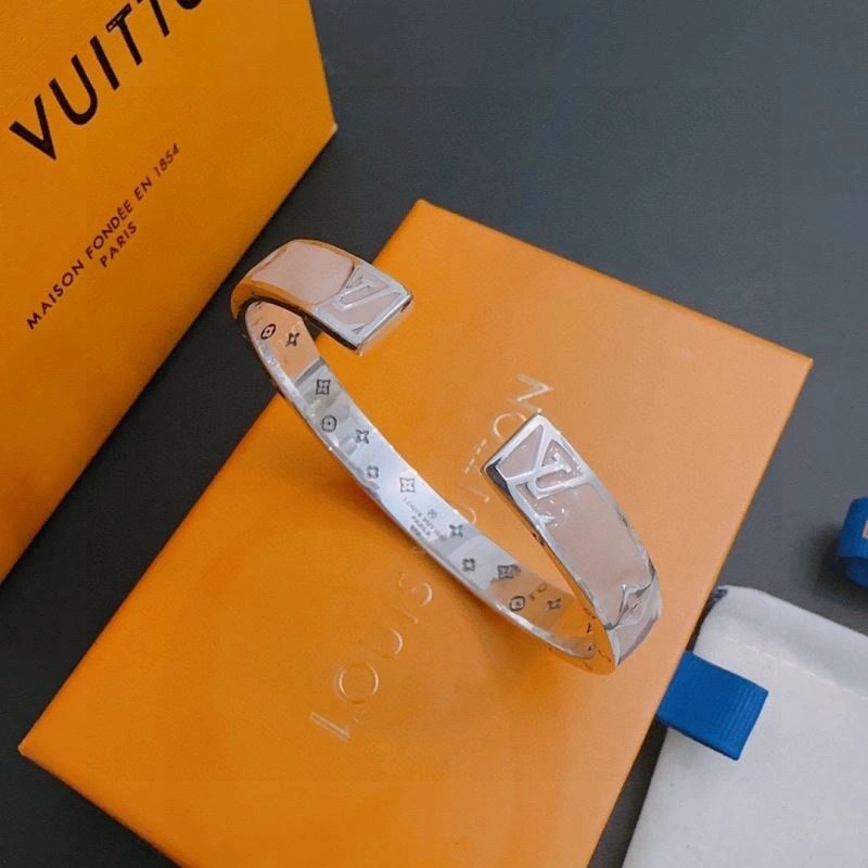 Louis Vuitton Bracelets Neat 250874