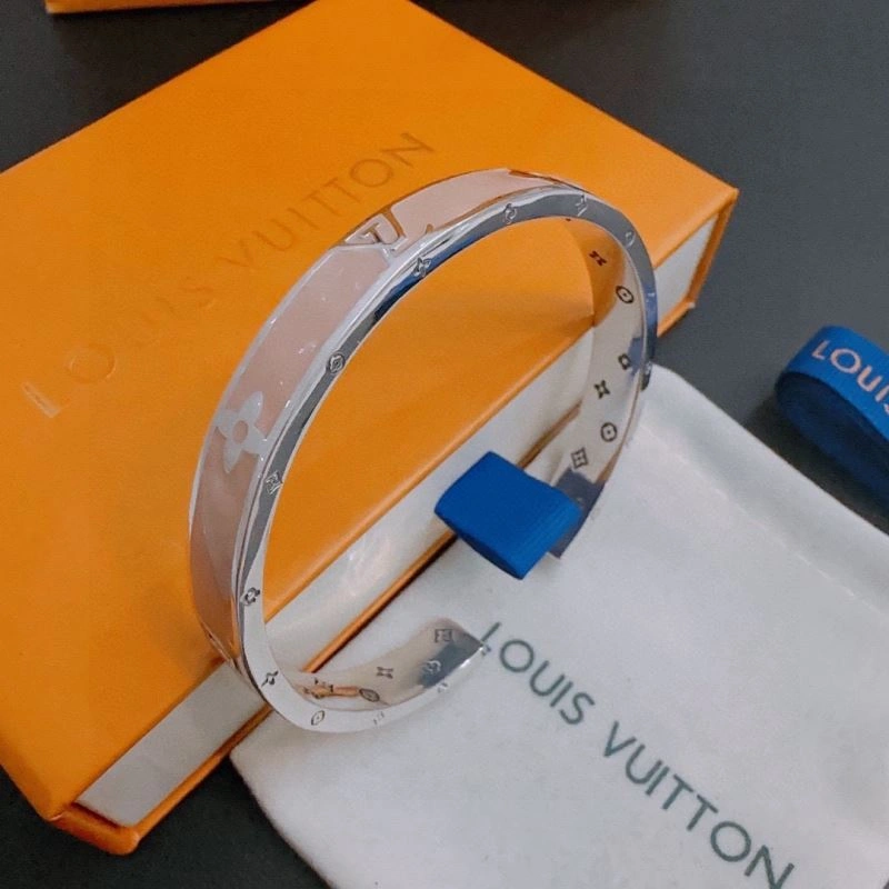 Louis Vuitton Bracelets Neat 250874