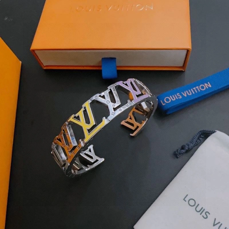 Louis Vuitton Bracelets Sleek 250860