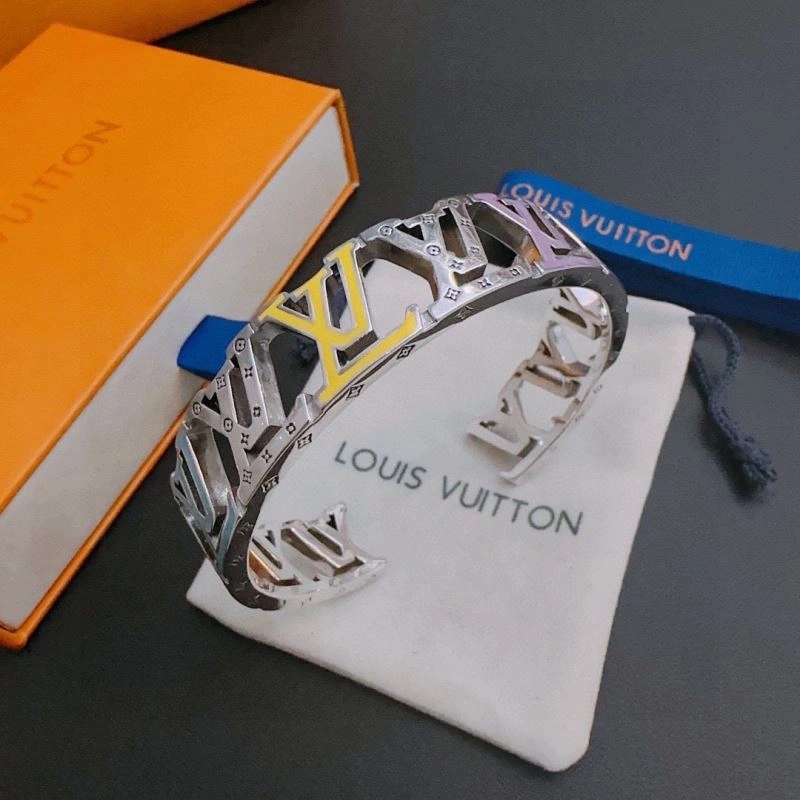 Louis Vuitton Bracelets Sleek 250860