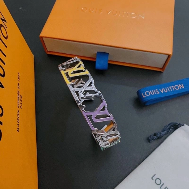 Louis Vuitton Bracelets Sleek 250860