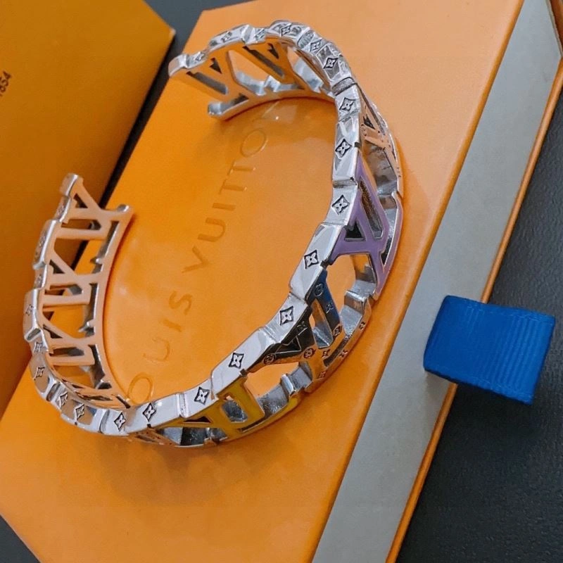 Louis Vuitton Bracelets Sleek 250860
