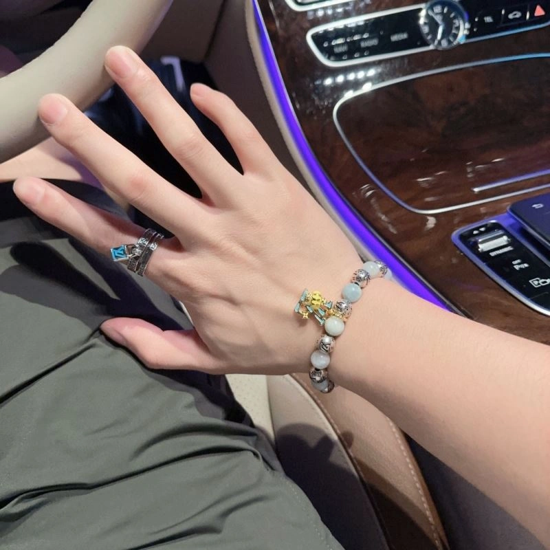 Lightweight Louis Vuitton Bracelets 250856