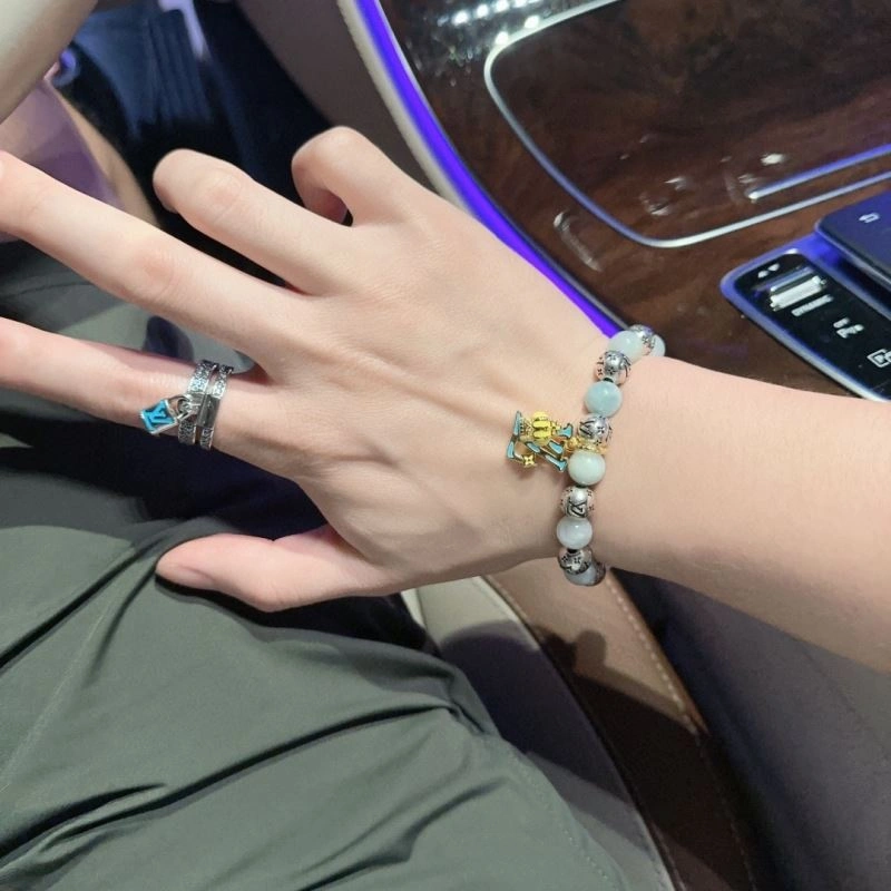 Lightweight Louis Vuitton Bracelets 250856