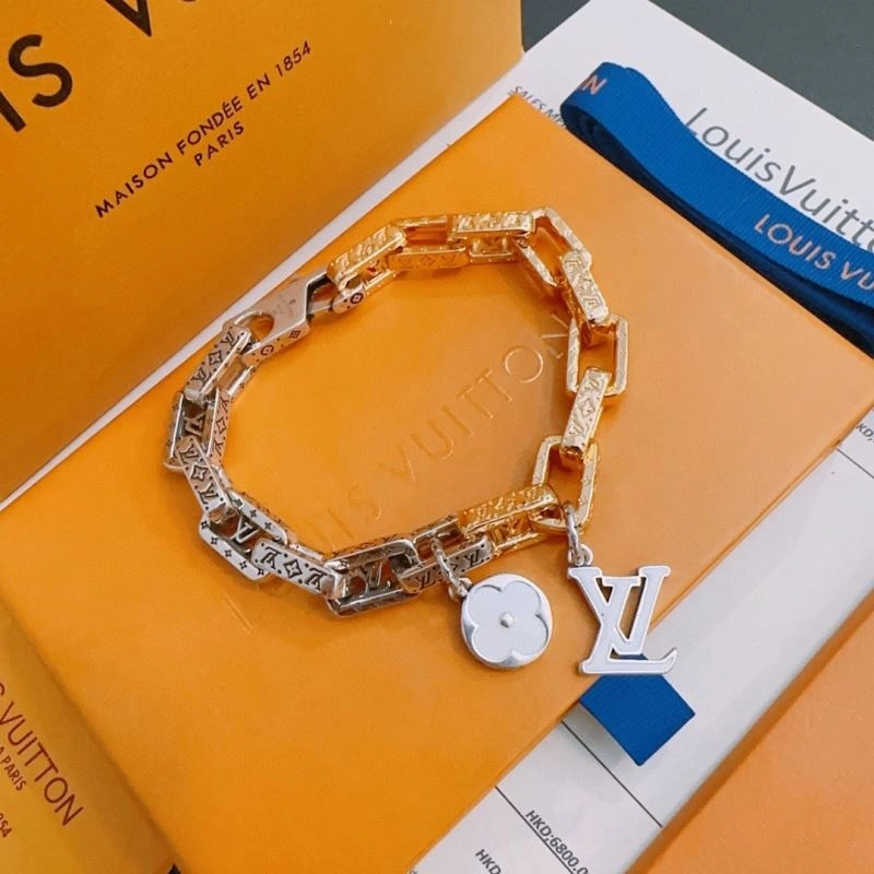 Louis Vuitton Bracelets Trendy 250844