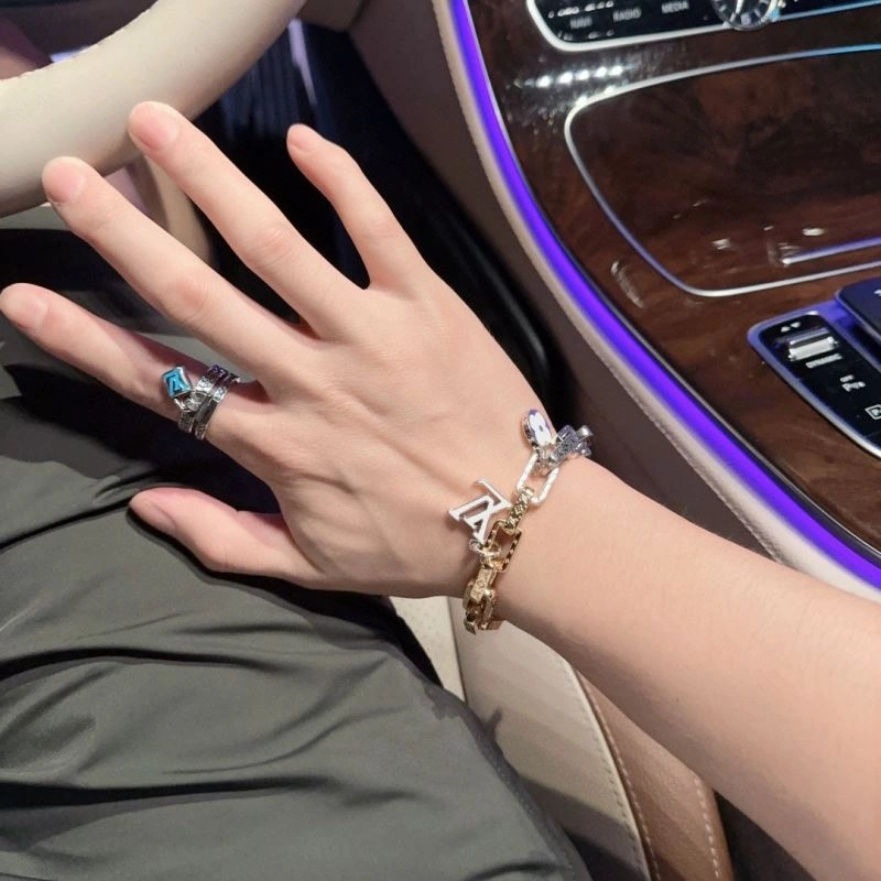 Louis Vuitton Bracelets Trendy 250844