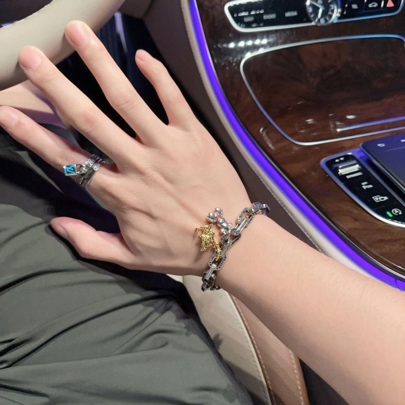 Lightweight Louis Vuitton Bracelets 250834